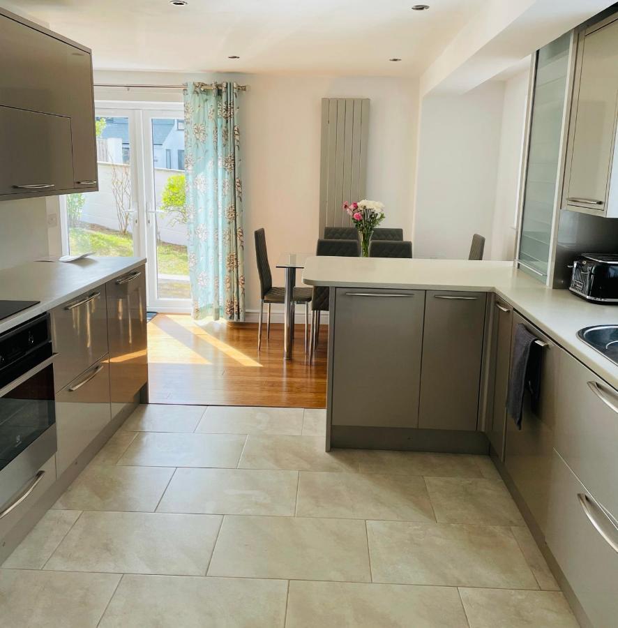 Sunny Corner, Padstow. Spacious 3 Bedrooms, 2.5 Bathrooms, Parking, Garden. Eksteriør bilde